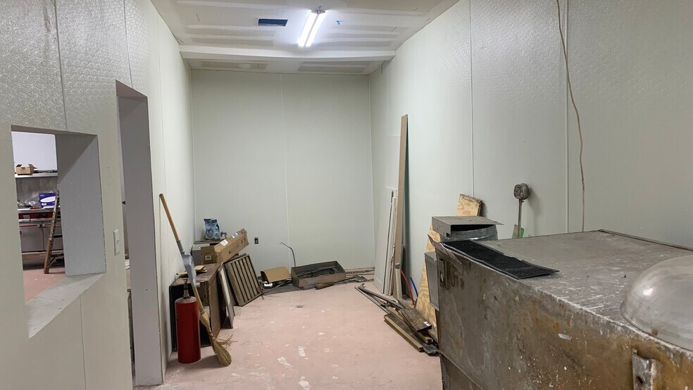 More Photos Of 1018 Union, Selma Storefront Retail Residential For Sale