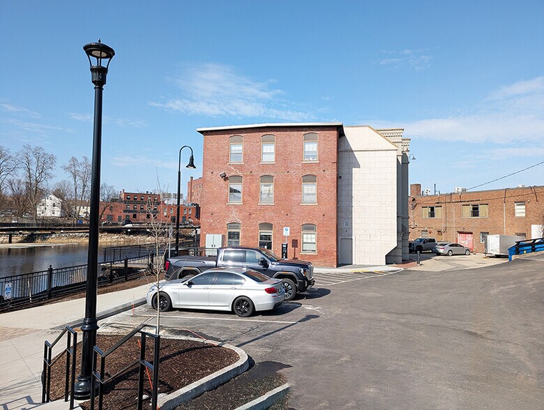 More Photos Of 4 Water St, Nashua Office For Lease