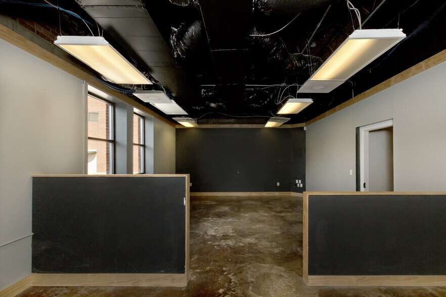 More Photos Of 46 Aston St, Asheville Light Manufacturing For Lease