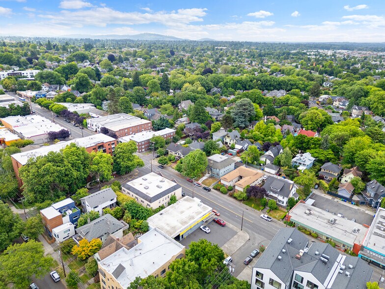 More Photos Of 1515 SE Hawthorne Blvd, Portland Auto Repair For Sale