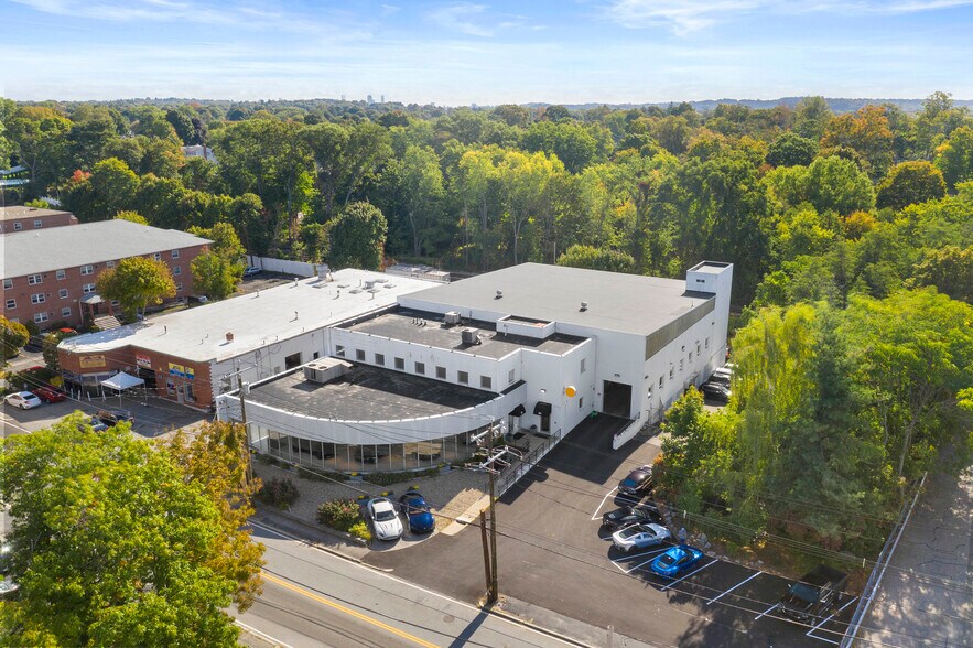 More Photos Of 85 Linden St, Waltham Showroom For Sale