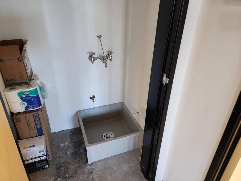 More Photos Of 726 E Monroe Ave, Buckeye Light Distribution For Lease