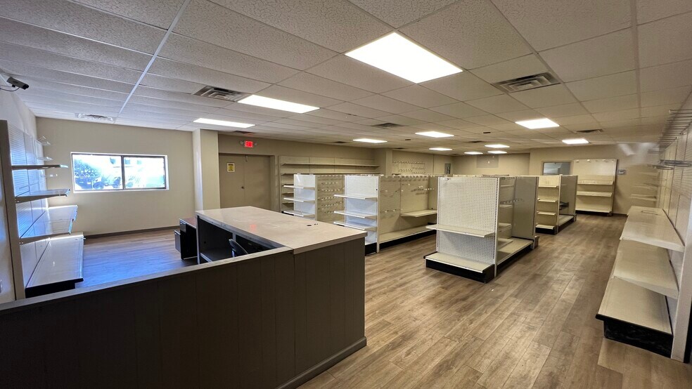 More Photos Of 1145 Brooks Rd, Memphis Mixed Retail For Sale