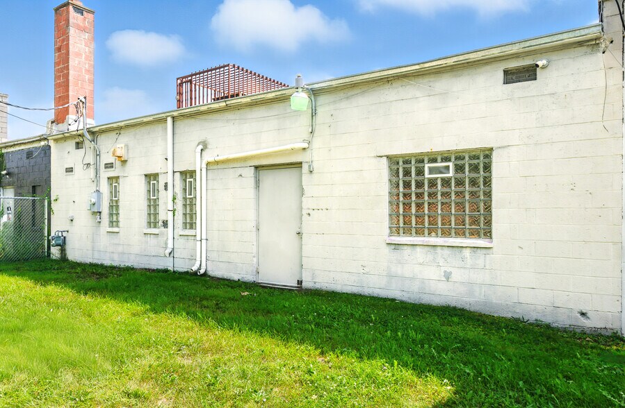 More Photos Of 19042 W McNichols Rd, Detroit Storefront For Sale