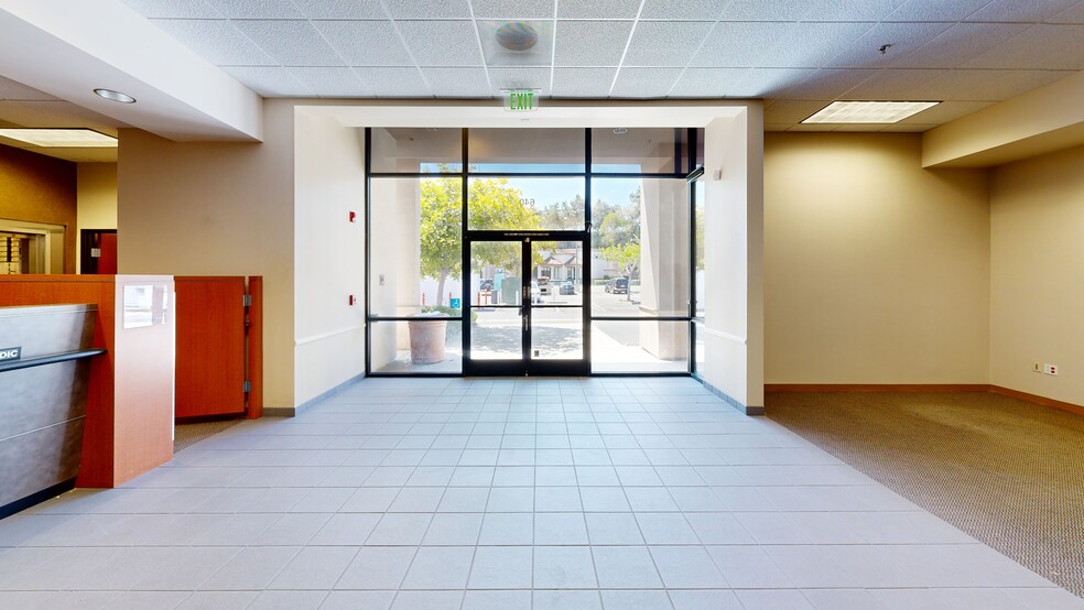 More Photos Of 640 Hacienda Dr, Vista Storefront For Sale