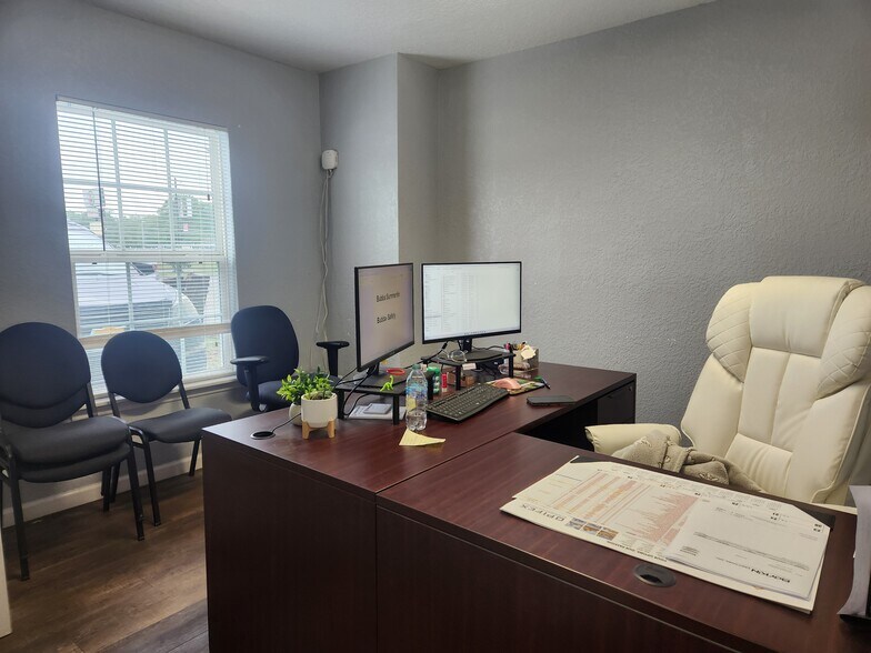 More Photos Of 1563 W Cherry St, Jesup Office For Sale