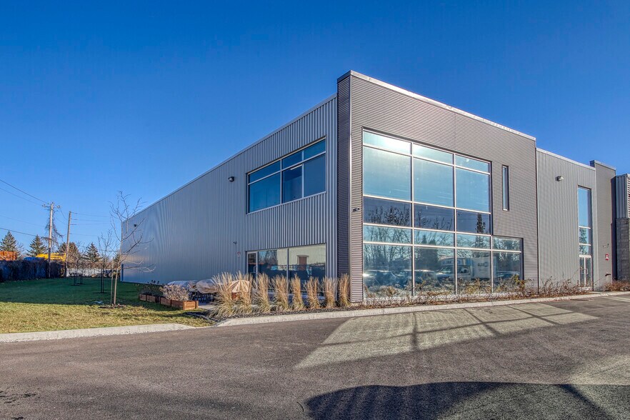More Photos Of 525 Rue Sagard, St-Bruno-de-Montarville Warehouse For Sale