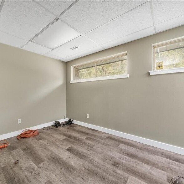 More Photos Of 25400-25430 Goddard Rd, Taylor Medical For Sale