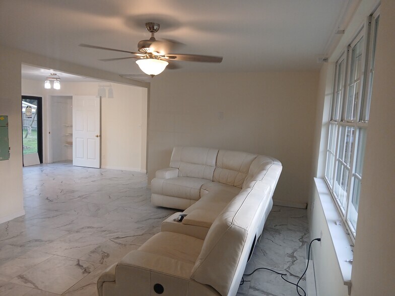 More Photos Of 1506 Avenue D, Katy Land For Sale