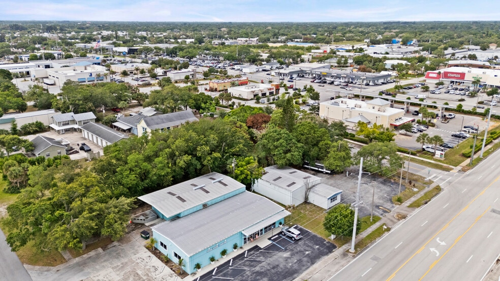 More Photos Of 725 12th St, Vero Beach Auto Repair For Sale