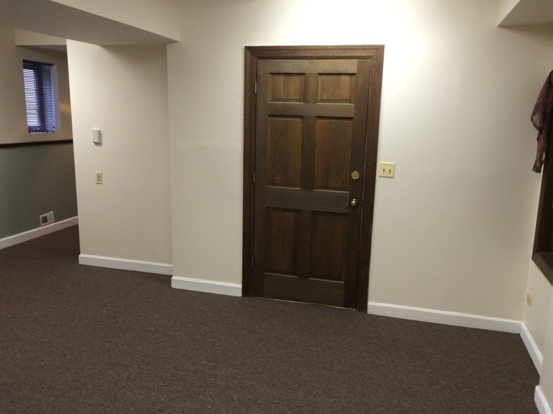 More Photos Of 475 River Bend Rd, Naperville Office For Lease