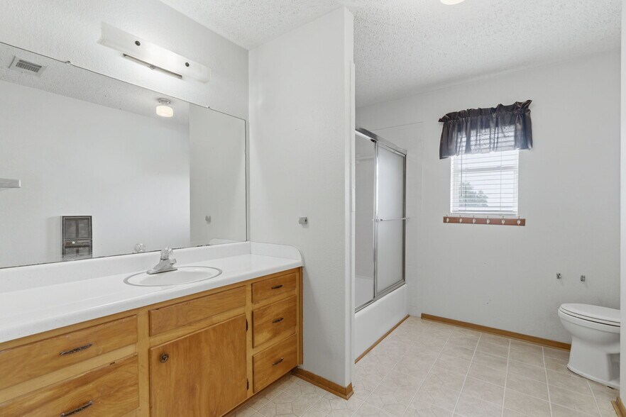 More Photos Of 3523 E Highway 199, Springtown Office For Sale