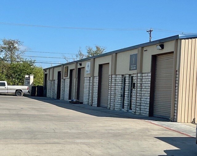 More Photos Of 4701 Priem Ln, Pflugerville Light Distribution For Lease