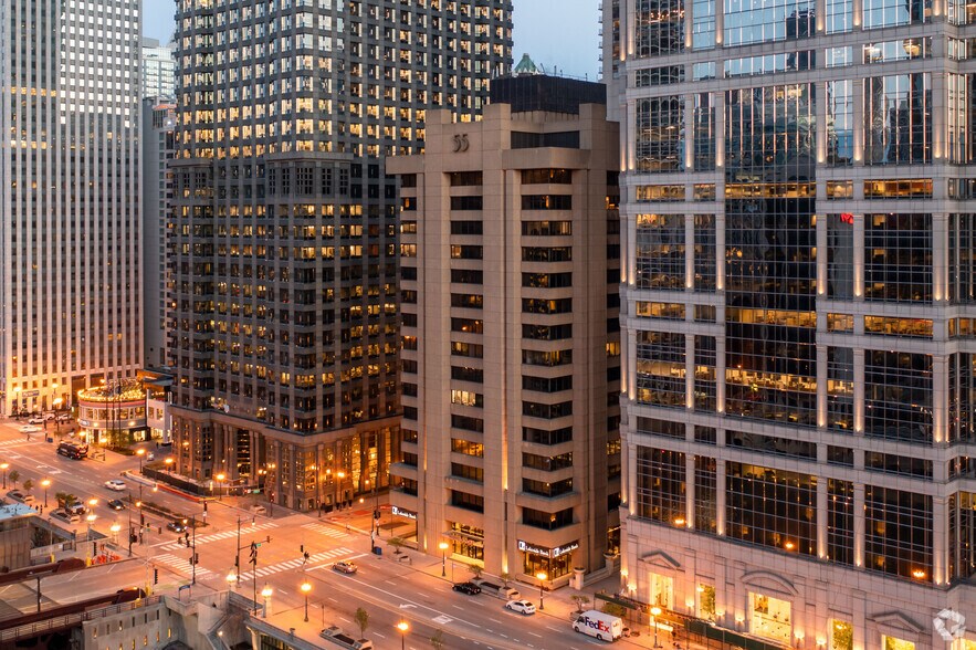 More Photos Of 55 W Wacker Dr, Chicago Office For Sale