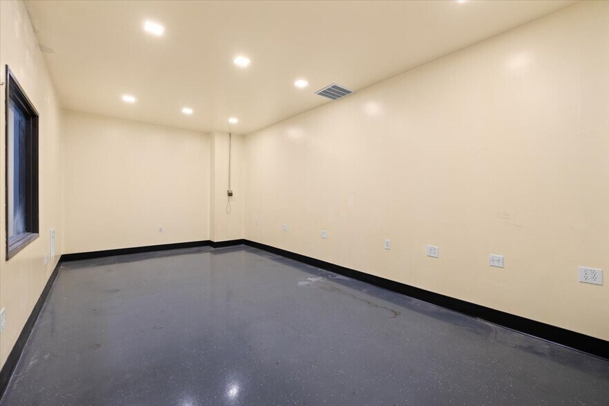 More Photos Of 1501 Sage Rd, Medford Warehouse For Sale