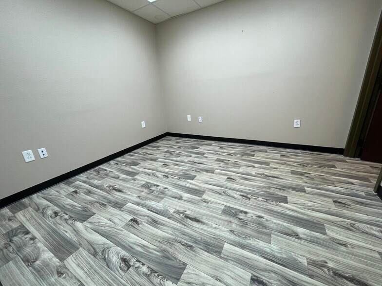 More Photos Of 26103 Interstate 45, Spring Medical For Lease