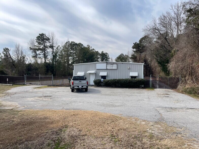 Primary Photo Of 2160 Thomas Sumter Hwy, Sumter Flex For Lease