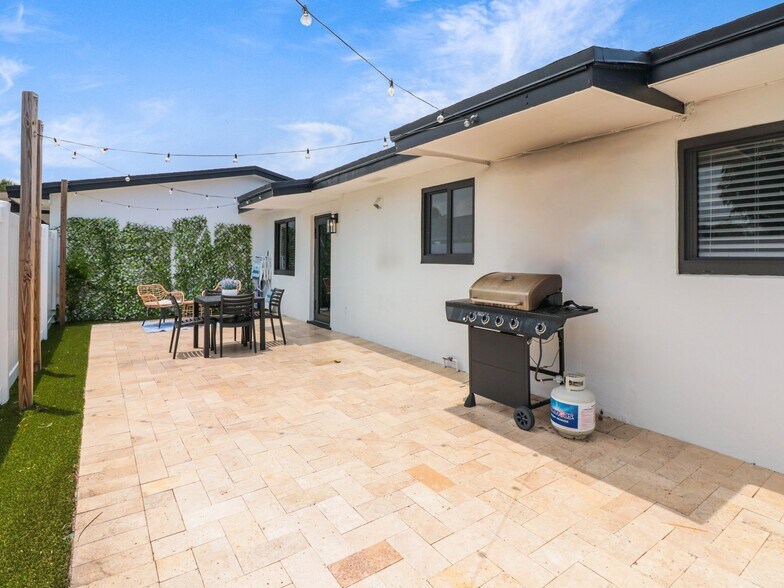 More Photos Of 1705-1709 NE 3rd Ave, Delray Beach Apartments For Sale