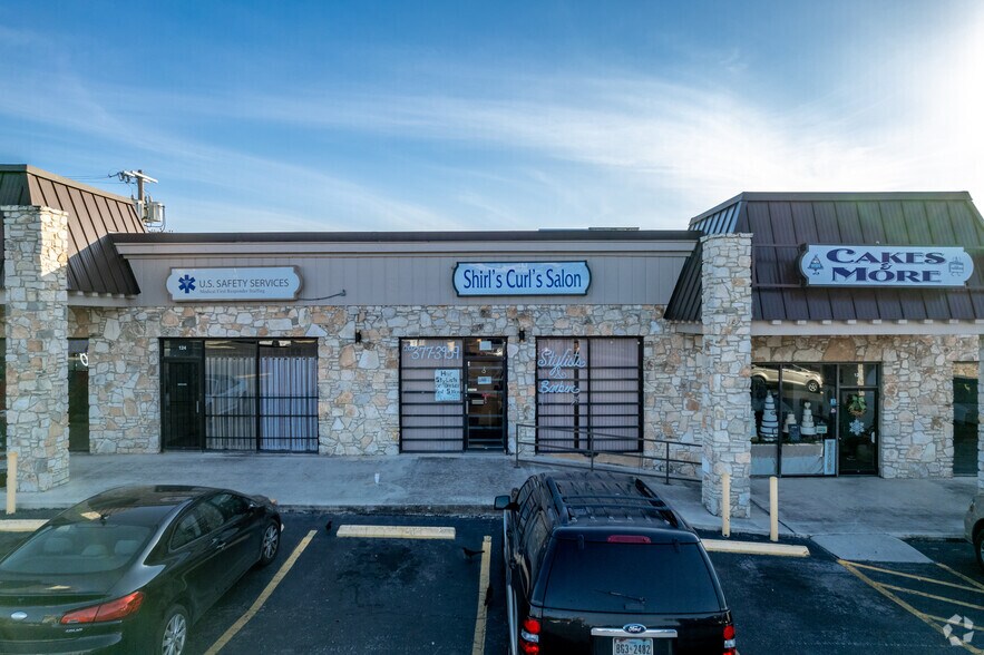 More Photos Of 5525 Blanco Rd, San Antonio Unknown For Lease