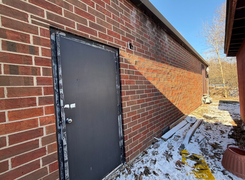 More Photos Of 33W624 Roosevelt Rd, Geneva Storefront Retail Office For Lease