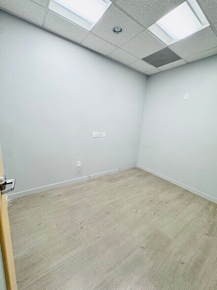 More Photos Of 588-590 Washington Blvd, Marina Del Rey Freestanding For Lease