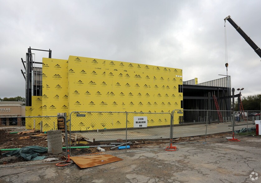 More Photos Of 1400 Blalock, Houston Unknown For Lease