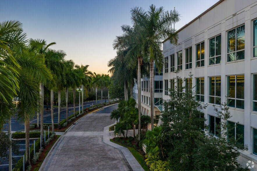 More Photos Of 2400 N Commerce Pky, Weston Unknown For Lease