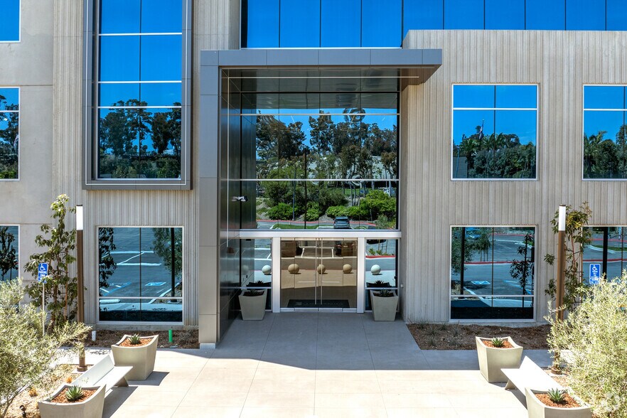 More Photos Of 16705 Via del Campo Ct, San Diego Office For Lease