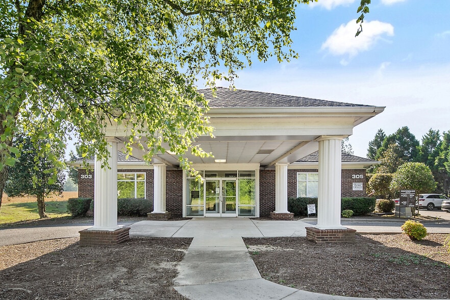 Primary Photo Of 303-305 Tilghman Dr, Dunn Medical For Sale