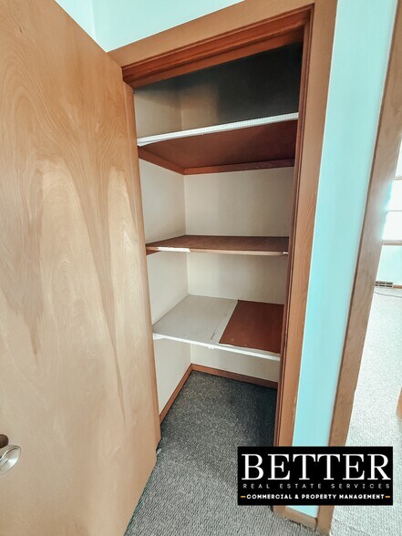 More Photos Of 3120 S Lincoln Ave, York Showroom For Sale