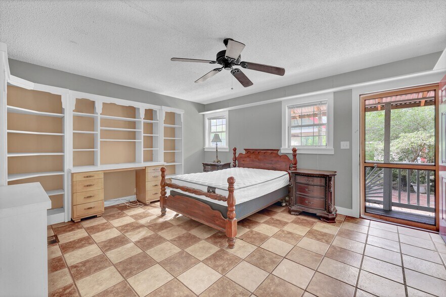 More Photos Of 4911 Oleander Dr, Wilmington General Retail For Sale