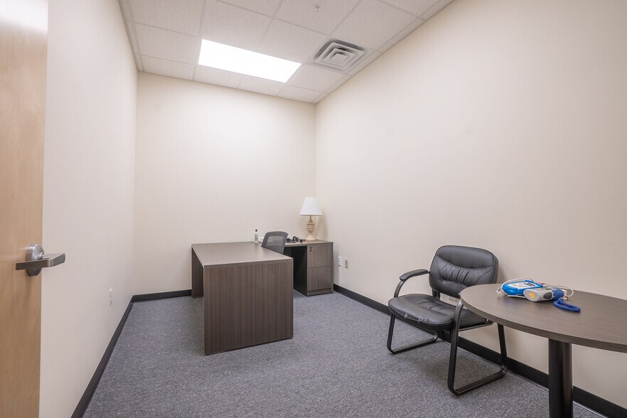 More Photos Of 227 Monogard Dr, Manchester Medical For Sale