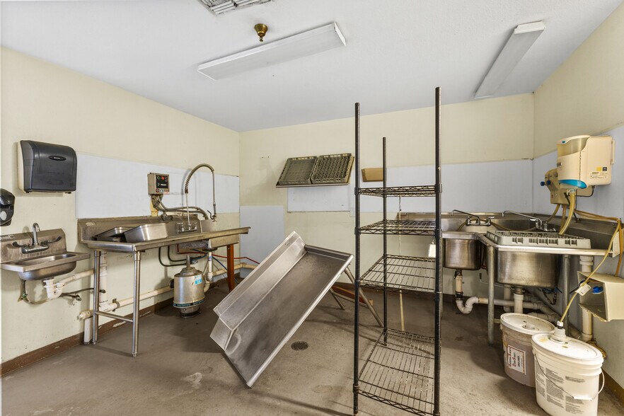 More Photos Of 102 Floyd St, Naples Specialty For Sale