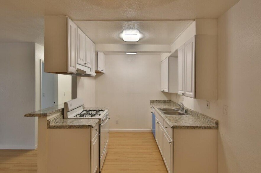 More Photos Of 6952 Westpark Pl, Westminster Apartments For Sale