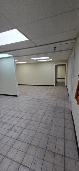 More Photos Of 5401 Sligh Ave, Tampa Auto Repair For Lease