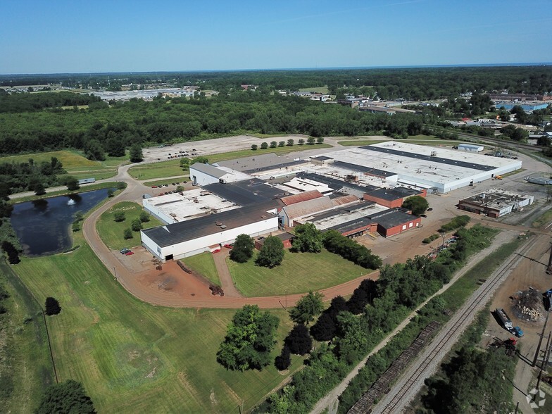 Primary Photo Of 745 Leo Bullocks Pky, Elyria Warehouse For Lease