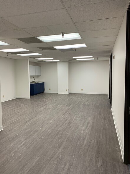 More Photos Of 4001 Airport Fwy, Bedford Office For Lease