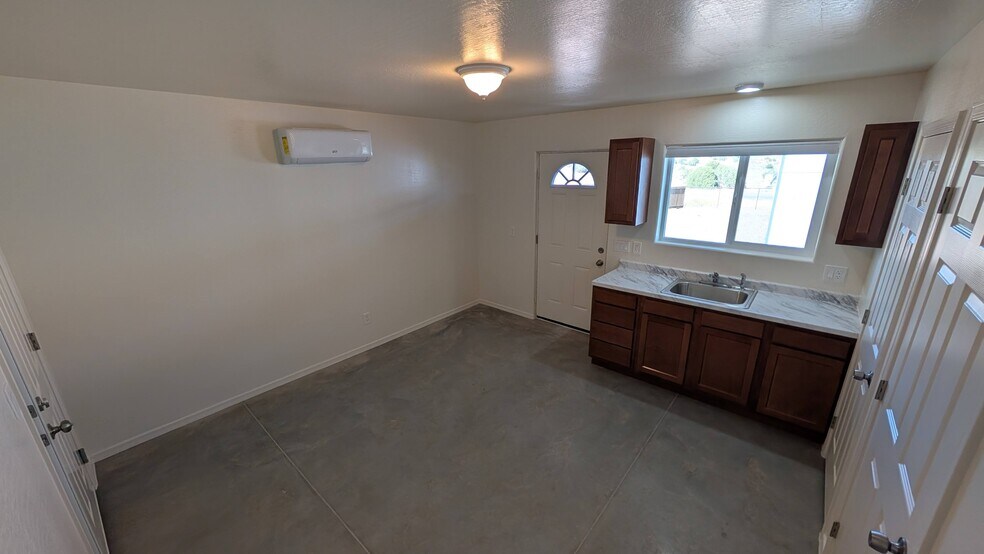 More Photos Of 853 Airport Loop Rd, Taylor Unknown For Lease