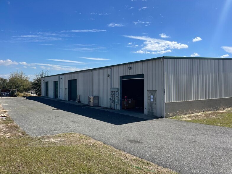 More Photos Of 1817 Greenleaf Ln, Leesburg Light Distribution For Lease