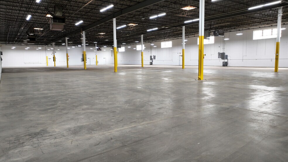 More Photos Of 1550 Arthur Ave, Elk Grove Village Warehouse For Lease