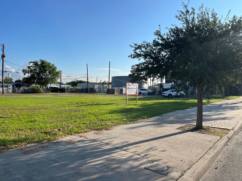 More Photos Of 114 W Main St, La Porte Land For Sale