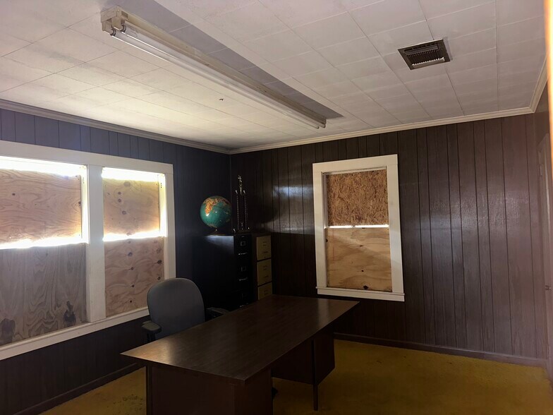 More Photos Of 1860 Atwood Dr, Pensacola Office For Sale