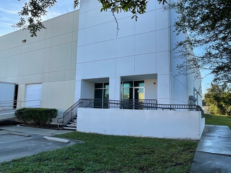 More Photos Of 1700 35th St, Orlando Warehouse For Lease