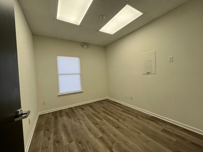 More Photos Of 4231 Walnut Bend, Jacksonville Office For Lease