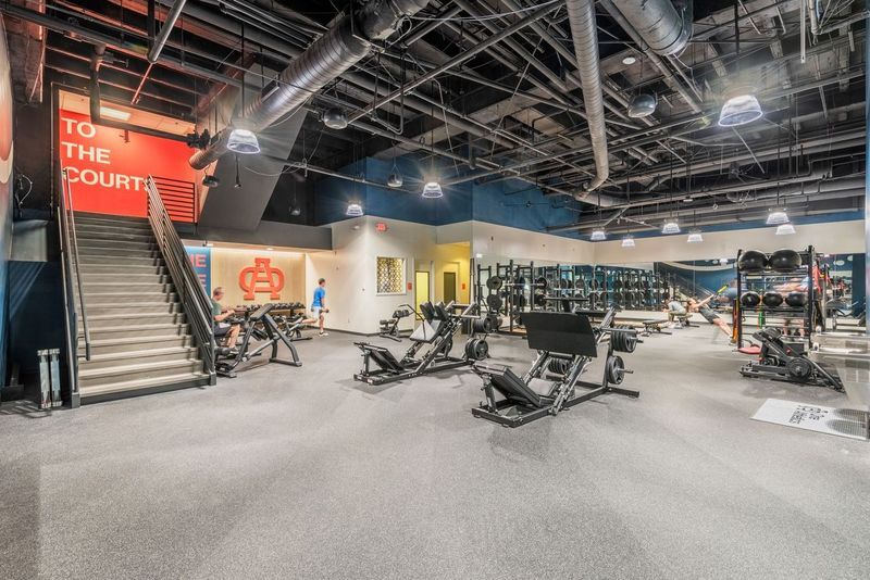 More Photos Of 101 S Tryon St, Charlotte Office Residential For Lease