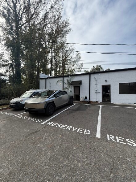 More Photos Of 1051 Johnnie Dodds Blvd, Mount Pleasant Medical For Lease