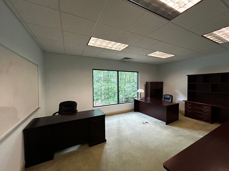 More Photos Of 630 Kennesaw Due West Rd, Kennesaw Office For Sale
