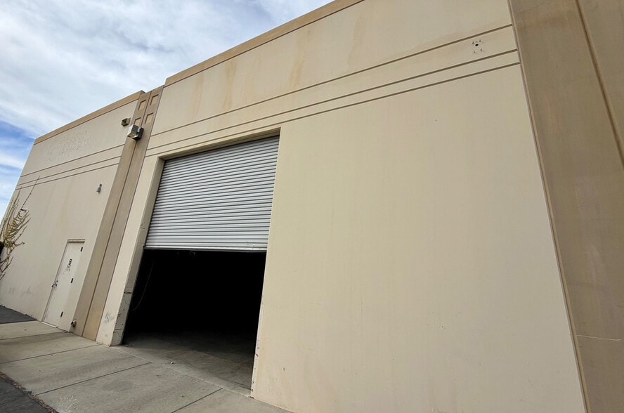 More Photos Of 14467 Meridian Pky, Riverside Warehouse For Lease