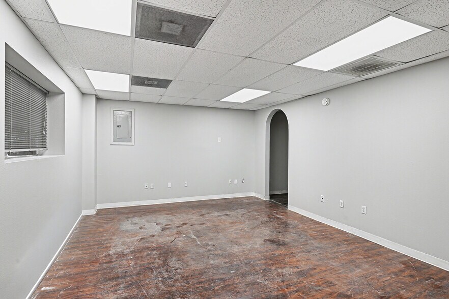 More Photos Of 11421 Interstate 10 E, Baytown Service For Lease