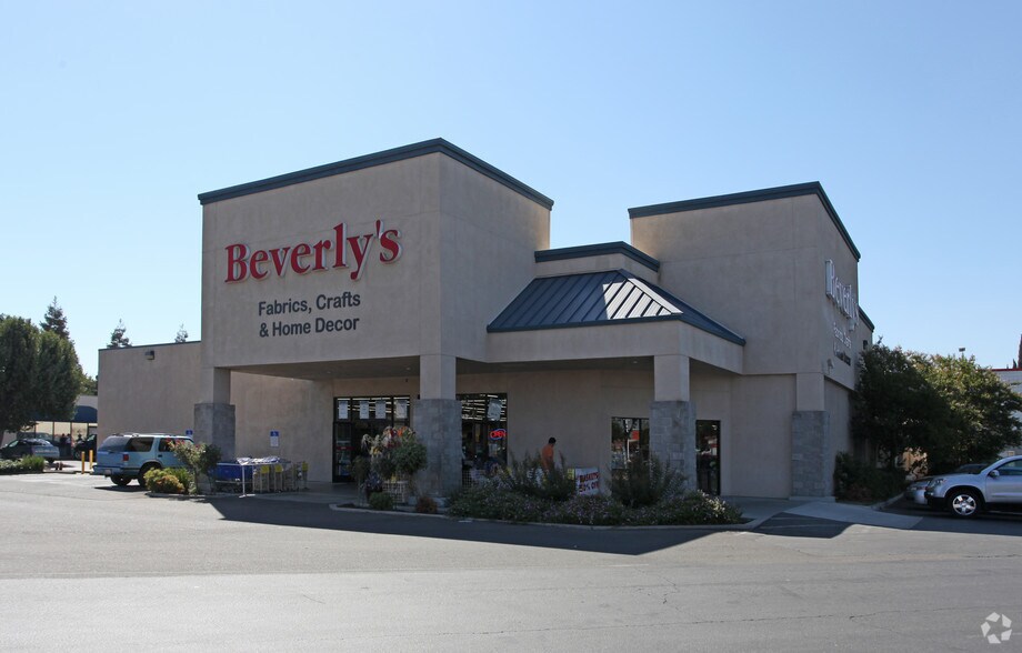 More Photos Of 2013 Evergreen Ave, Modesto Freestanding For Sale